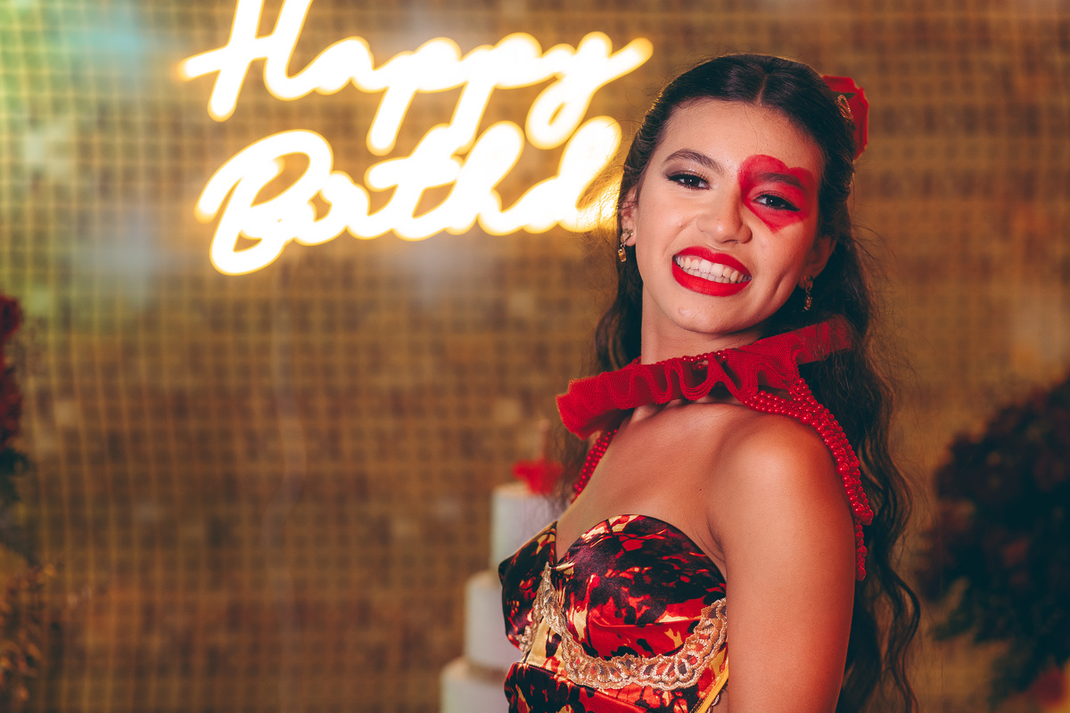 fotografo pelotas, fabiano rosa, ensaio  15 anos, xv anos, Pour Toi, estúdio, moda, vestido 15 anos, festa 15, decoração dourada, temático, debutante, festa luxo, evento, make, maquiagem, festa, xv anos pelotas, making , vestido amarelo vermelho dourado