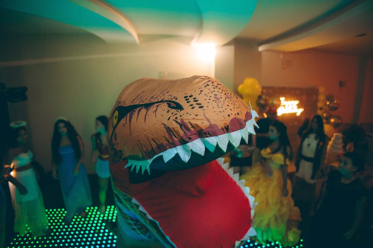 fotografo pelotas, fabiano rosa, ensaio  15 anos, xv anos, Pour Toi, estúdio, moda, vestido 15 anos, festa 15, decoração dourada, temático, debutante, festa luxo, evento, make, maquiagem, festa, xv anos pelotas, making , vestido amarelo vermelho dourado