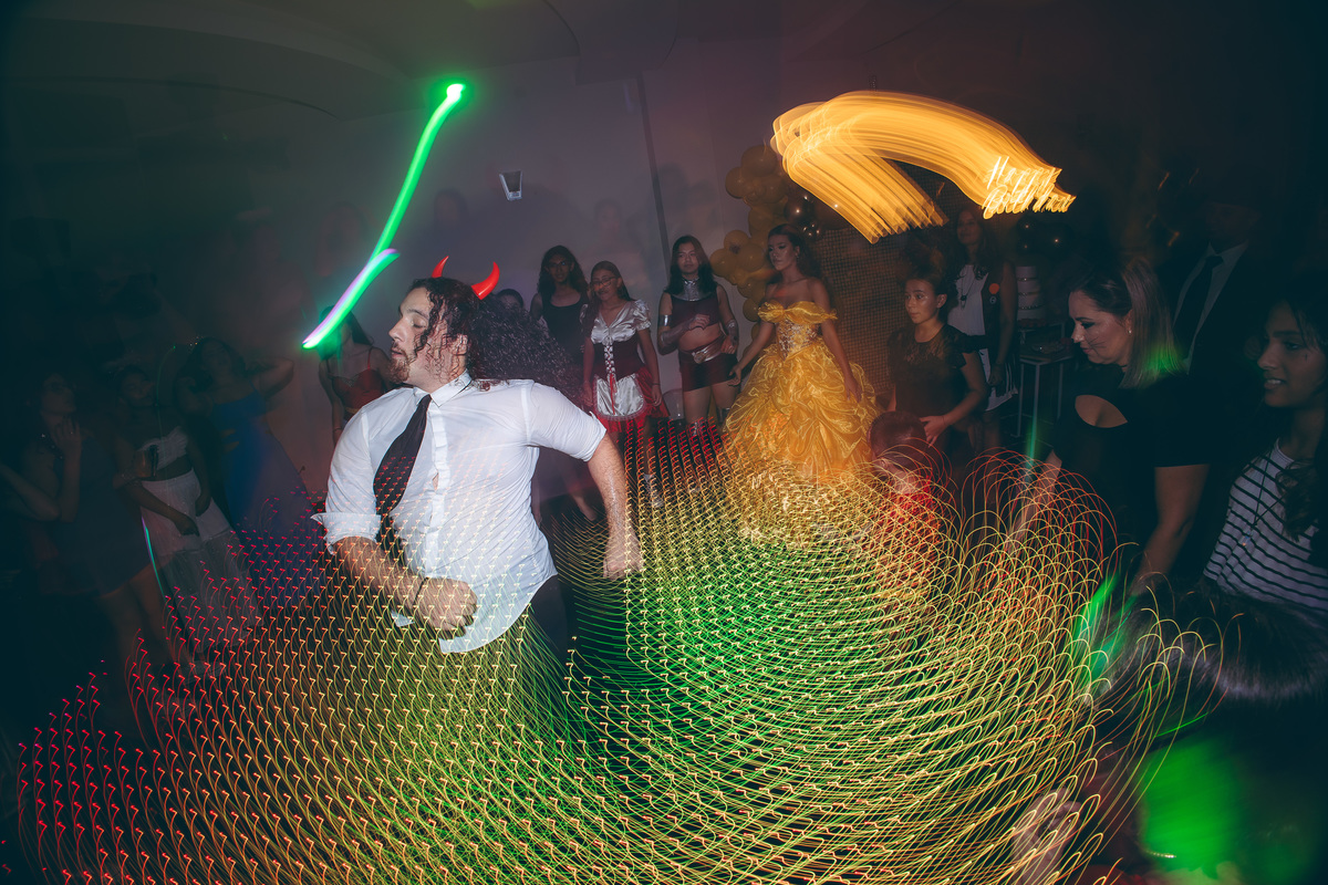 fotografo pelotas, fabiano rosa, ensaio  15 anos, xv anos, Pour Toi, estúdio, moda, vestido 15 anos, festa 15, decoração dourada, temático, debutante, festa luxo, evento, make, maquiagem, festa, xv anos pelotas, making , vestido amarelo vermelho dourado