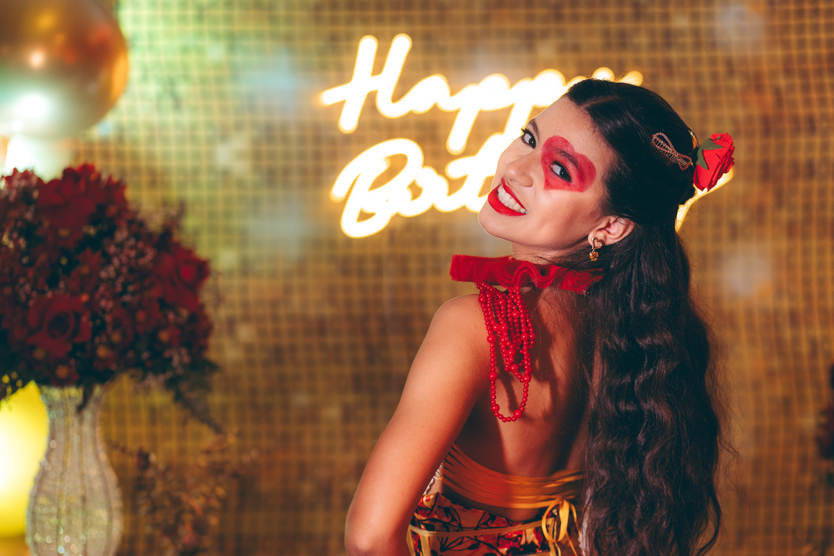 fotografo pelotas, fabiano rosa, ensaio  15 anos, xv anos, Pour Toi, estúdio, moda, vestido 15 anos, festa 15, decoração dourada, temático, debutante, festa luxo, evento, make, maquiagem, festa, xv anos pelotas, making , vestido amarelo vermelho dourado