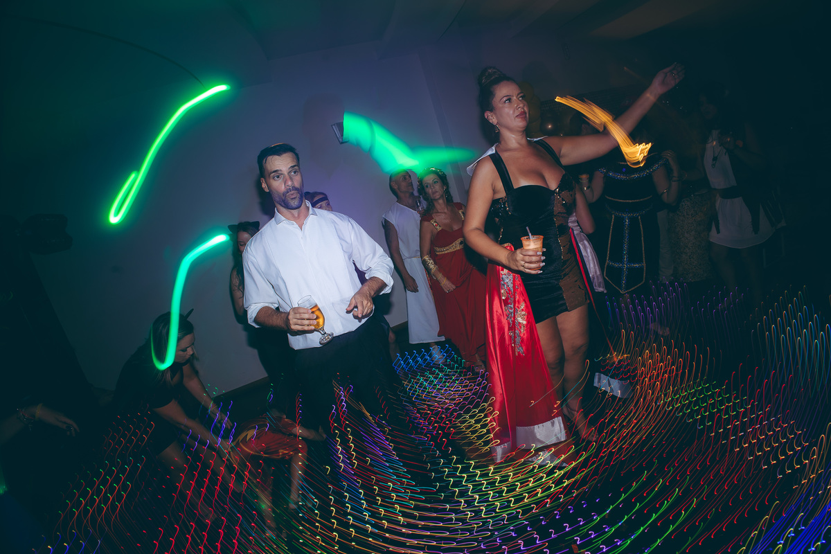 fotografo pelotas, fabiano rosa, ensaio  15 anos, xv anos, Pour Toi, estúdio, moda, vestido 15 anos, festa 15, decoração dourada, temático, debutante, festa luxo, evento, make, maquiagem, festa, xv anos pelotas, making , vestido amarelo vermelho dourado