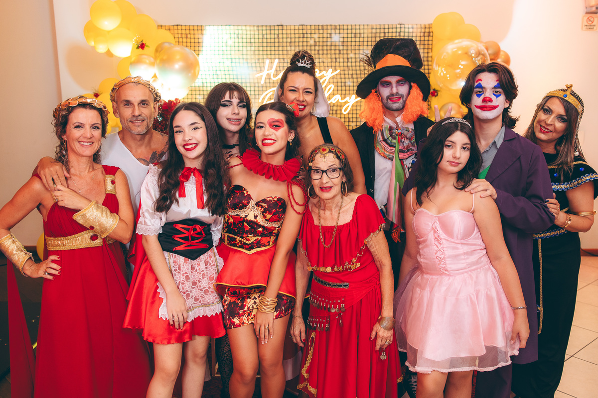 fotografo pelotas, fabiano rosa, ensaio  15 anos, xv anos, Pour Toi, estúdio, moda, vestido 15 anos, festa 15, decoração dourada, temático, debutante, festa luxo, evento, make, maquiagem, festa, xv anos pelotas, making , vestido amarelo vermelho dourado