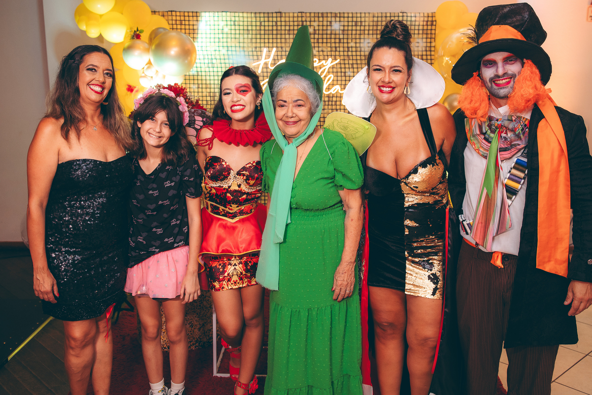 fotografo pelotas, fabiano rosa, ensaio  15 anos, xv anos, Pour Toi, estúdio, moda, vestido 15 anos, festa 15, decoração dourada, temático, debutante, festa luxo, evento, make, maquiagem, festa, xv anos pelotas, making , vestido amarelo vermelho dourado