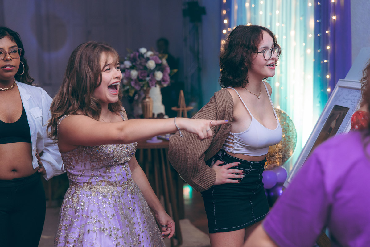 fotografo pelotas, fabiano rosa, festa  15 anos, xv anos, cabos e soldados, estúdio fotografico, moda, vestido 15 anos, festa 15 , ensaio street, blogueira, debutante, festa, evento, make, maquiagem, festa, xv anos pelotas, decoração, vestido vinho, bordo