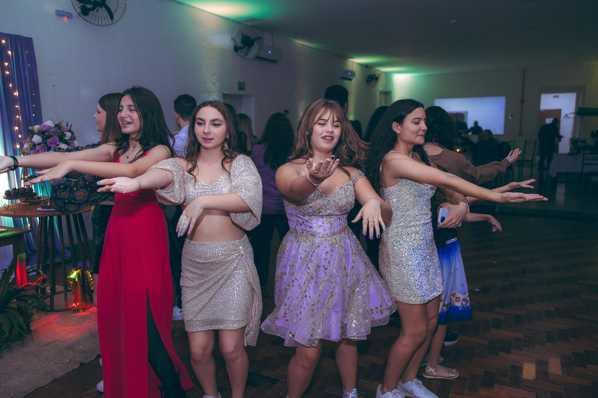 fotografo pelotas, fabiano rosa, festa  15 anos, xv anos, cabos e soldados, estúdio fotografico, moda, vestido 15 anos, festa 15 , ensaio street, blogueira, debutante, festa, evento, make, maquiagem, festa, xv anos pelotas, decoração, vestido vinho, bordo