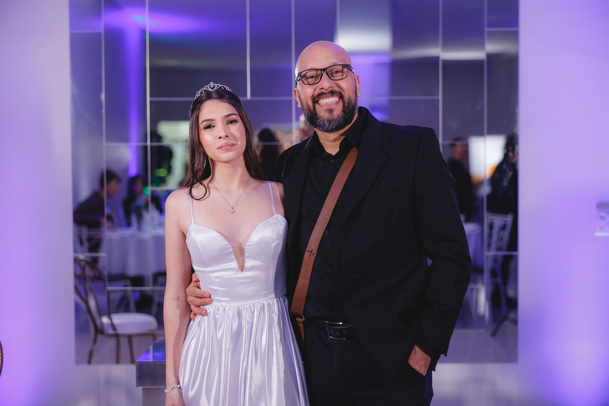 fotografo pelotas, fabiano rosa, festa  15 anos, xv anos, Salão Bamboo, estúdio fotografico, moda, vestido 15 anos, festa 15 , influencer, debutante, festa, evento, make, maquiagem, xv anos pelotas, making , vestido bordo, decoração 15 anos, pista, video