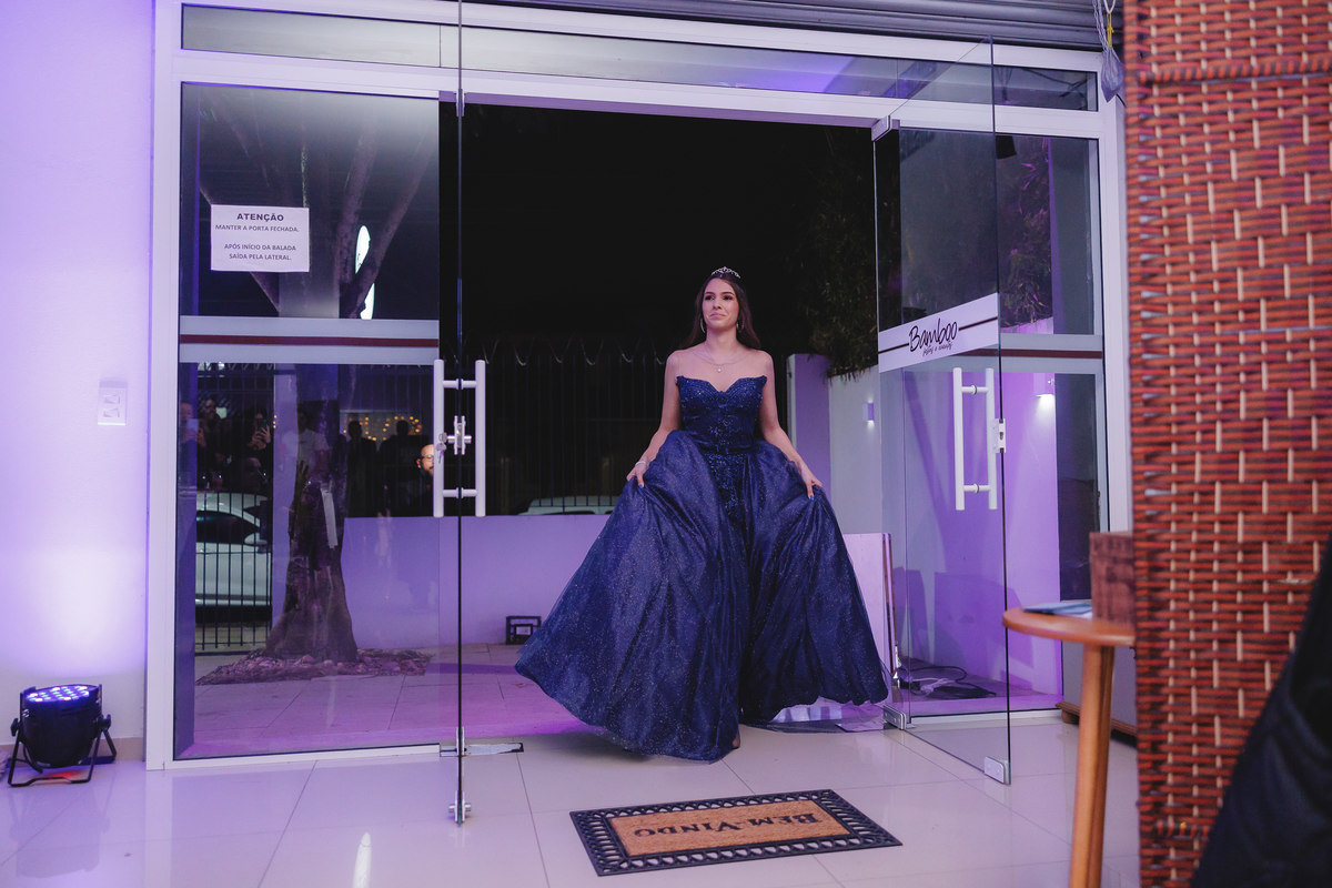 fotografo pelotas, fabiano rosa, festa  15 anos, xv anos, Salão Bamboo, estúdio fotografico, moda, vestido 15 anos, festa 15 , influencer, debutante, festa, evento, make, maquiagem, xv anos pelotas, making , vestido bordo, decoração 15 anos, pista, video