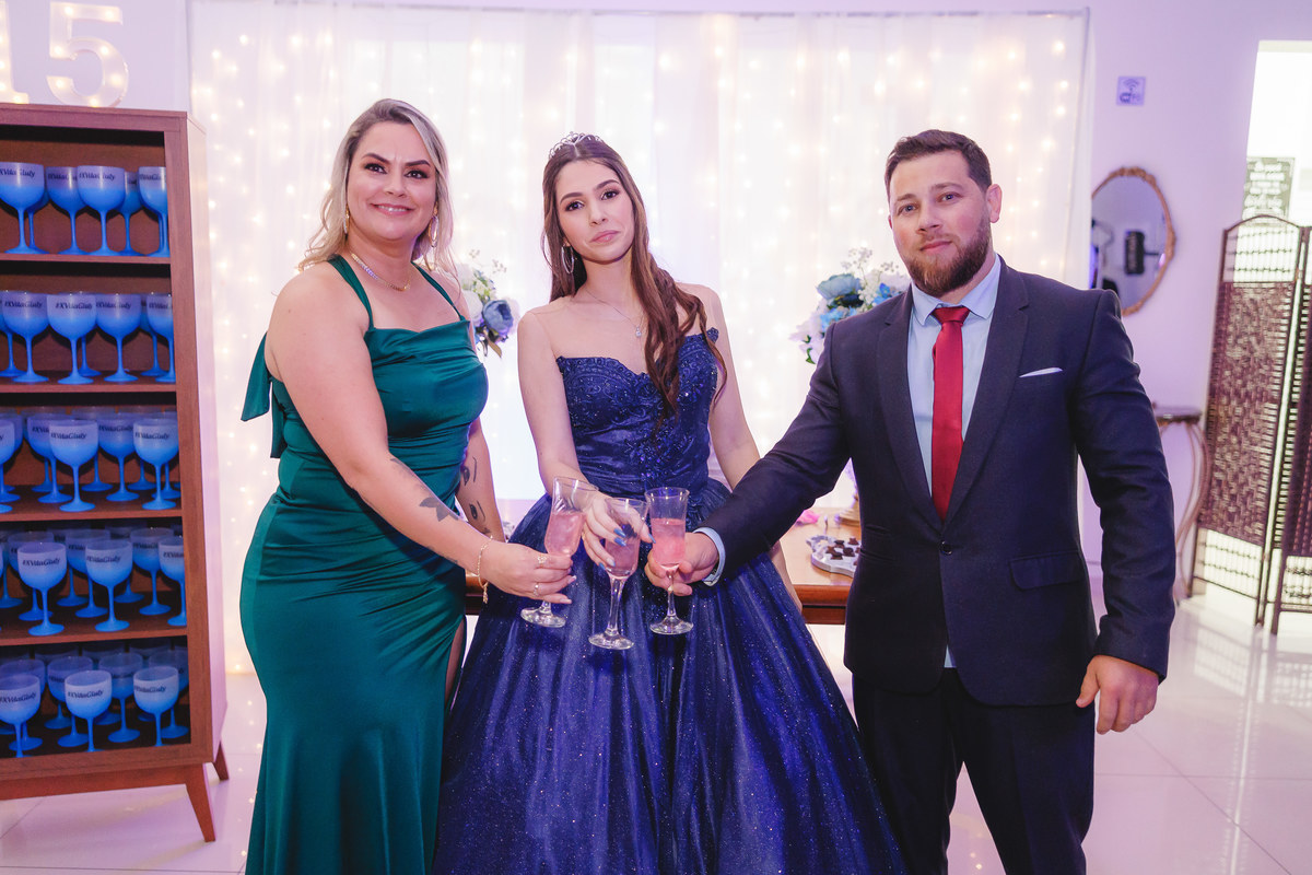 fotografo pelotas, fabiano rosa, festa  15 anos, xv anos, Salão Bamboo, estúdio fotografico, moda, vestido 15 anos, festa 15 , influencer, debutante, festa, evento, make, maquiagem, xv anos pelotas, making , vestido bordo, decoração 15 anos, pista, video