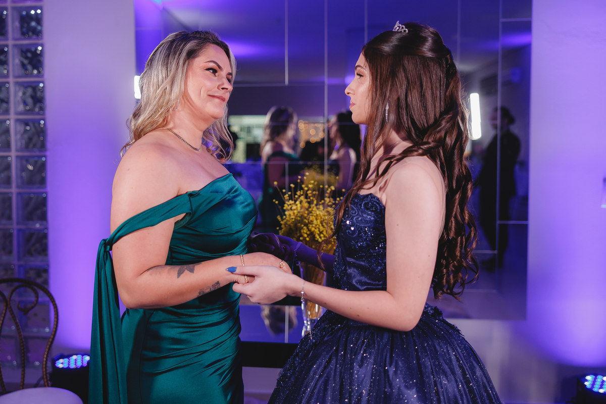 fotografo pelotas, fabiano rosa, festa  15 anos, xv anos, Salão Bamboo, estúdio fotografico, moda, vestido 15 anos, festa 15 , influencer, debutante, festa, evento, make, maquiagem, xv anos pelotas, making , vestido bordo, decoração 15 anos, pista, video