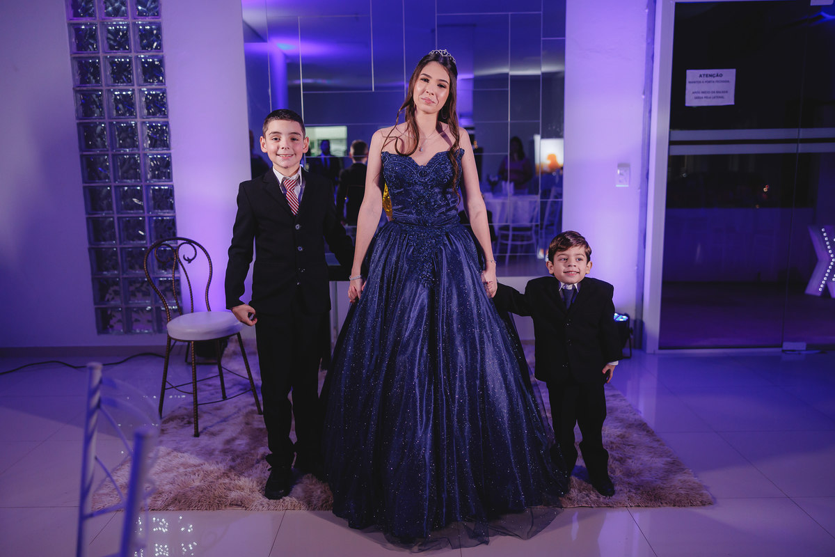 fotografo pelotas, fabiano rosa, festa  15 anos, xv anos, Salão Bamboo, estúdio fotografico, moda, vestido 15 anos, festa 15 , influencer, debutante, festa, evento, make, maquiagem, xv anos pelotas, making , vestido bordo, decoração 15 anos, pista, video