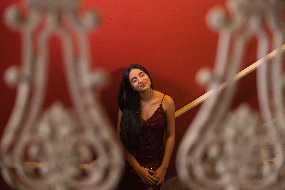 fotografo pelotas, fabiano rosa, ensaio  15 anos, teatro guarani, estúdio fotografico, moda, vestido vermelho, festa 15 , ensaio teatro, modelo , debutante, festa, evento, make, maquiagem festa, xv anos pelotas, satolep, fotos de 15 anos, ensaio teatro