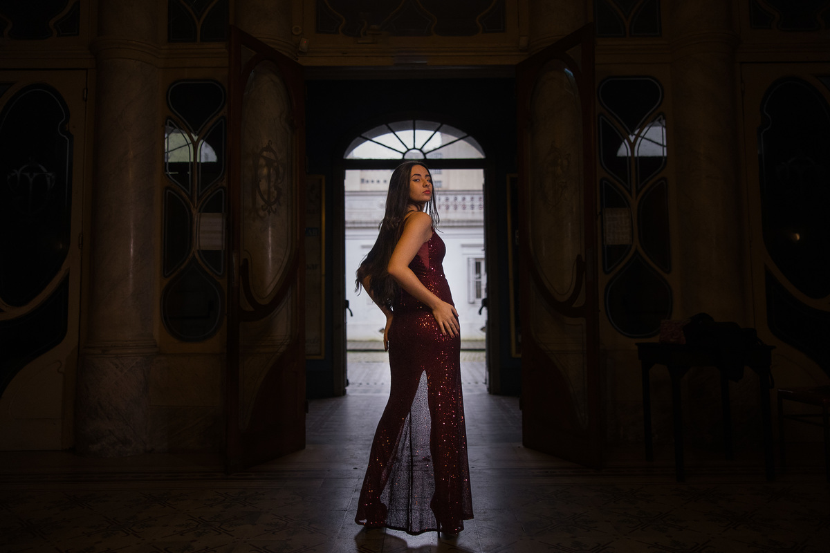 fotografo pelotas, fabiano rosa, ensaio  15 anos, teatro guarani, estúdio fotografico, moda, vestido vermelho, festa 15 , ensaio teatro, modelo , debutante, festa, evento, make, maquiagem festa, xv anos pelotas, satolep, fotos de 15 anos, ensaio teatro