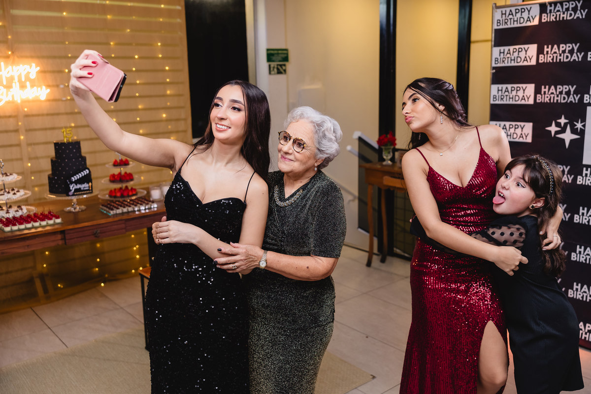 fotografo pelotas, fabiano rosa, ensaio  15 anos, xv anos, las Palmas, estúdio fotografico, moda, vestido 15 anos, festa 15 , ensaio street, blogueira, influencer, debutante, festa, evento, make, maquiagem, festa, 15 anos pelotas, making , vestido dourado