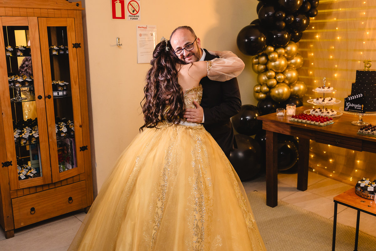 fotografo pelotas, fabiano rosa, ensaio  15 anos, xv anos, las Palmas, estúdio fotografico, moda, vestido 15 anos, festa 15 , ensaio street, blogueira, influencer, debutante, festa, evento, make, maquiagem, festa, 15 anos pelotas, making , vestido dourado