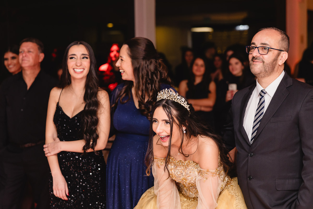 fotografo pelotas, fabiano rosa, ensaio  15 anos, xv anos, las Palmas, estúdio fotografico, moda, vestido 15 anos, festa 15 , ensaio street, blogueira, influencer, debutante, festa, evento, make, maquiagem, festa, 15 anos pelotas, making , vestido dourado