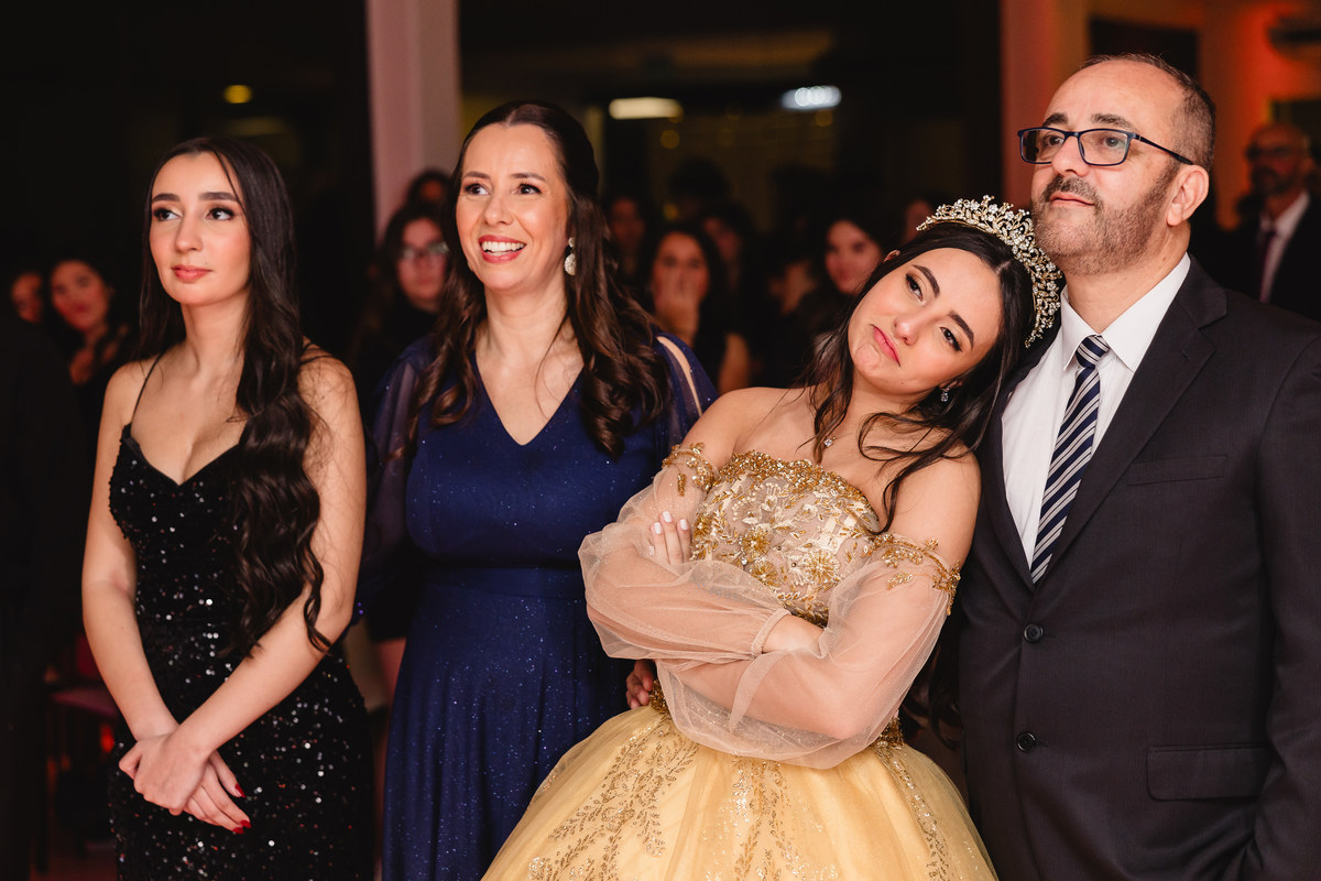 fotografo pelotas, fabiano rosa, ensaio  15 anos, xv anos, las Palmas, estúdio fotografico, moda, vestido 15 anos, festa 15 , ensaio street, blogueira, influencer, debutante, festa, evento, make, maquiagem, festa, 15 anos pelotas, making , vestido dourado