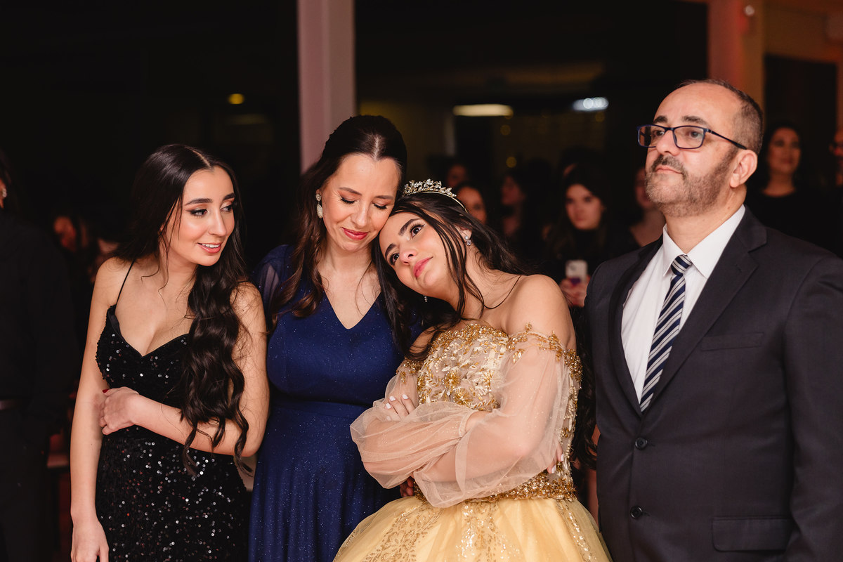 fotografo pelotas, fabiano rosa, ensaio  15 anos, xv anos, las Palmas, estúdio fotografico, moda, vestido 15 anos, festa 15 , ensaio street, blogueira, influencer, debutante, festa, evento, make, maquiagem, festa, 15 anos pelotas, making , vestido dourado