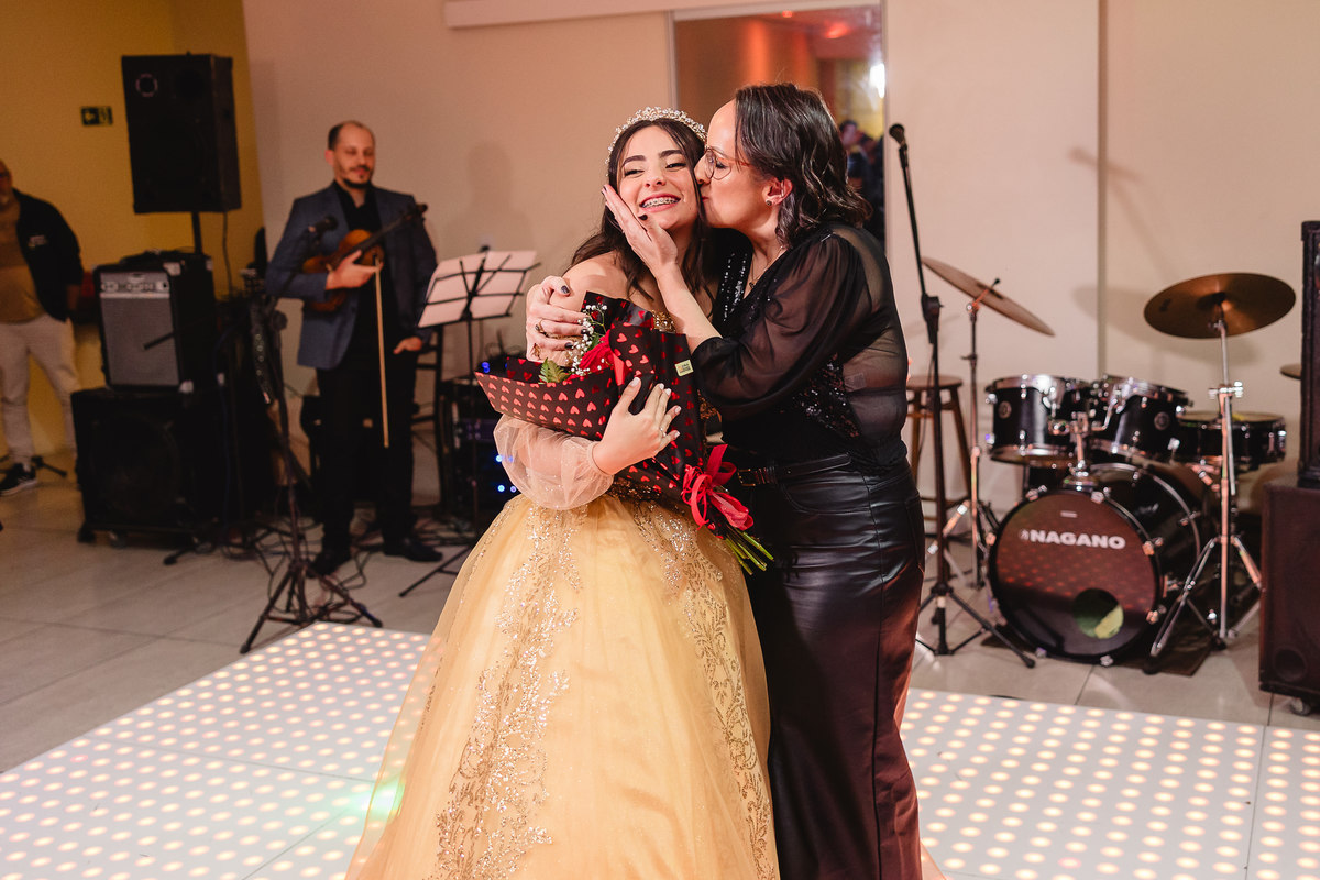 fotografo pelotas, fabiano rosa, ensaio  15 anos, xv anos, las Palmas, estúdio fotografico, moda, vestido 15 anos, festa 15 , ensaio street, blogueira, influencer, debutante, festa, evento, make, maquiagem, festa, 15 anos pelotas, making , vestido dourado