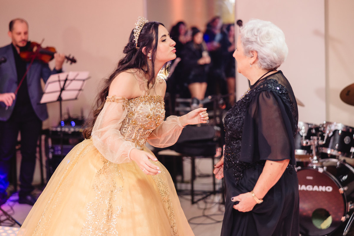 fotografo pelotas, fabiano rosa, ensaio  15 anos, xv anos, las Palmas, estúdio fotografico, moda, vestido 15 anos, festa 15 , ensaio street, blogueira, influencer, debutante, festa, evento, make, maquiagem, festa, 15 anos pelotas, making , vestido dourado