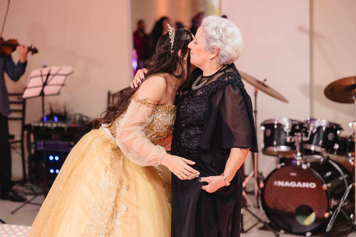 fotografo pelotas, fabiano rosa, ensaio  15 anos, xv anos, las Palmas, estúdio fotografico, moda, vestido 15 anos, festa 15 , ensaio street, blogueira, influencer, debutante, festa, evento, make, maquiagem, festa, 15 anos pelotas, making , vestido dourado