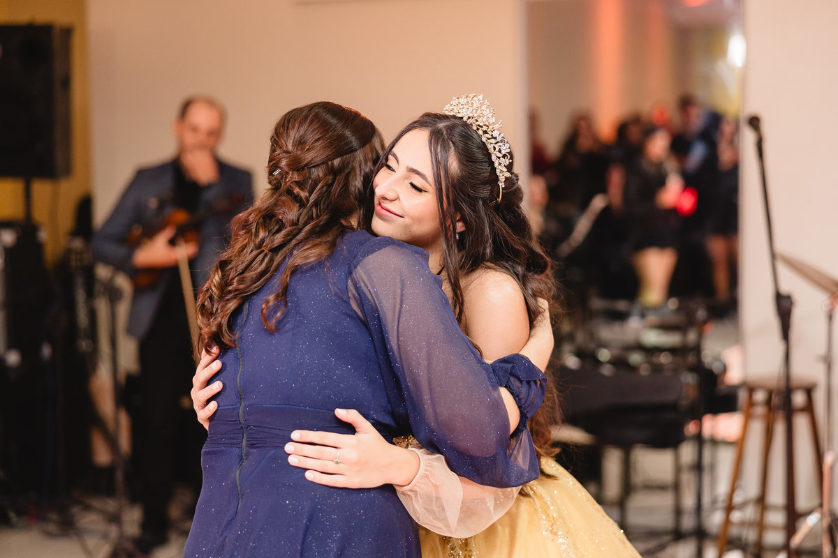 fotografo pelotas, fabiano rosa, ensaio  15 anos, xv anos, las Palmas, estúdio fotografico, moda, vestido 15 anos, festa 15 , ensaio street, blogueira, influencer, debutante, festa, evento, make, maquiagem, festa, 15 anos pelotas, making , vestido dourado