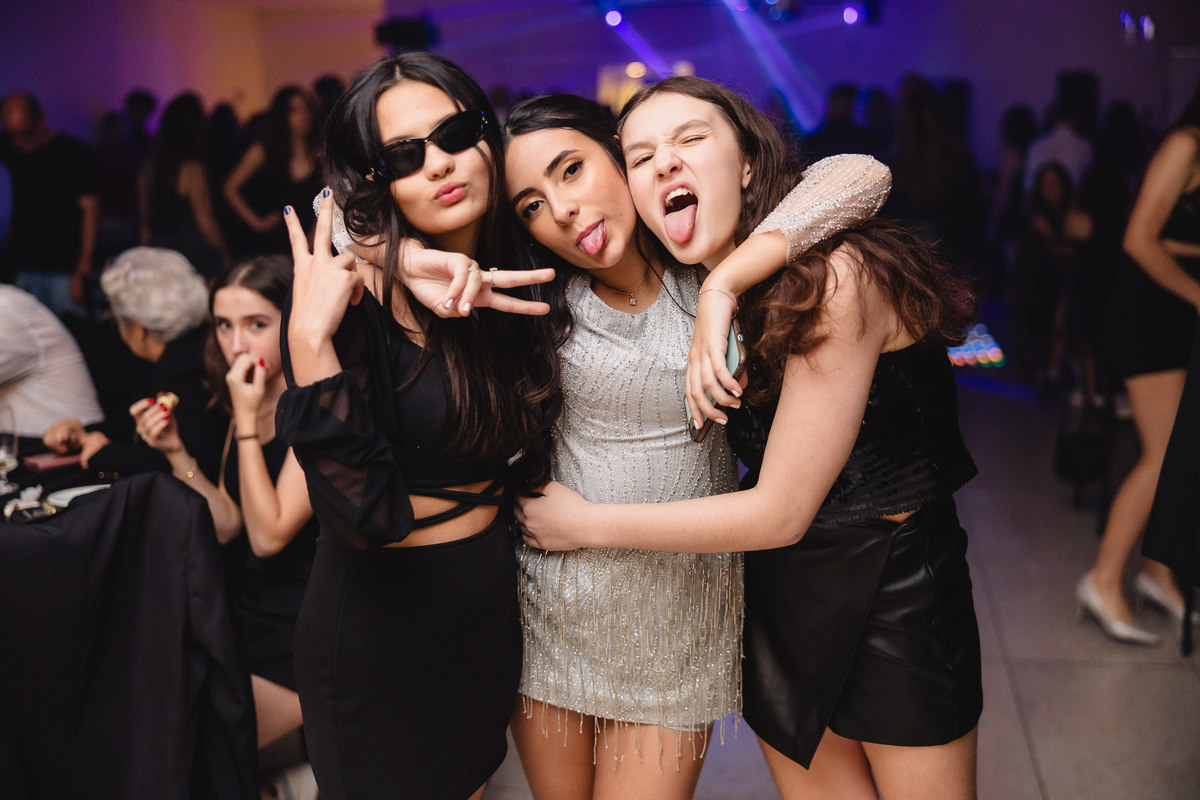 fotografo pelotas, fabiano rosa, ensaio  15 anos, xv anos, las Palmas, estúdio fotografico, moda, vestido 15 anos, festa 15 , ensaio street, blogueira, influencer, debutante, festa, evento, make, maquiagem, festa, 15 anos pelotas, making , vestido dourado