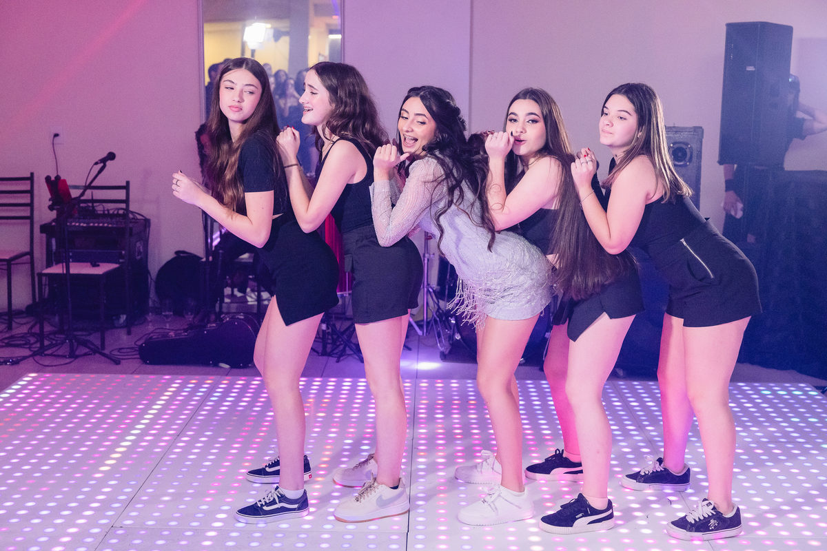 fotografo pelotas, fabiano rosa, ensaio  15 anos, xv anos, las Palmas, estúdio fotografico, moda, vestido 15 anos, festa 15 , ensaio street, blogueira, influencer, debutante, festa, evento, make, maquiagem, festa, 15 anos pelotas, making , vestido dourado