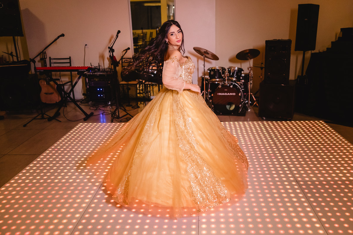 fotografo pelotas, fabiano rosa, ensaio  15 anos, xv anos, las Palmas, estúdio fotografico, moda, vestido 15 anos, festa 15 , ensaio street, blogueira, influencer, debutante, festa, evento, make, maquiagem, festa, 15 anos pelotas, making , vestido dourado