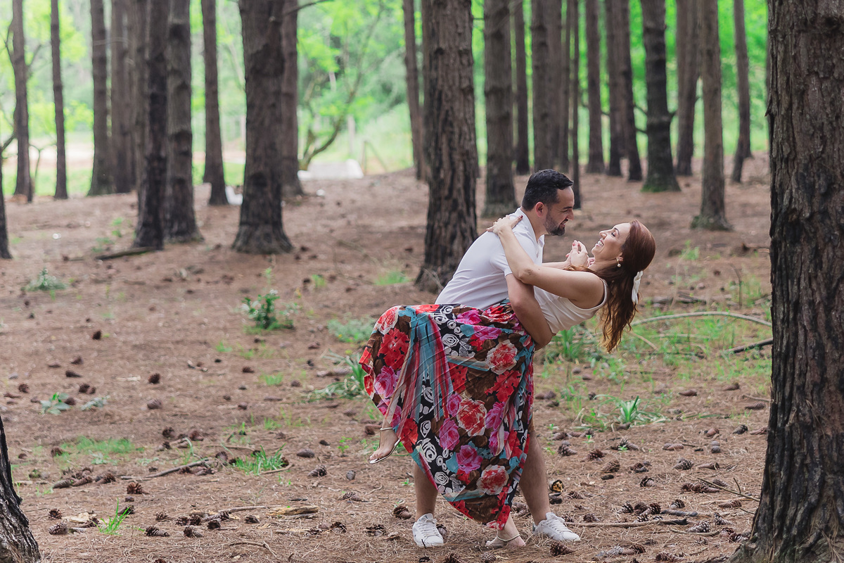 ensaio de casal, dia, noite, luzes, praia do laranjal, pelotas, satolep, fotógrafo de casamento, fotógrafo de ensaios, las acacias, parque una, diurno, noturno, casamento, ensaio externo, sol, chuva, lua, ensaio lâmpadas, lago, grama, casamento no campo