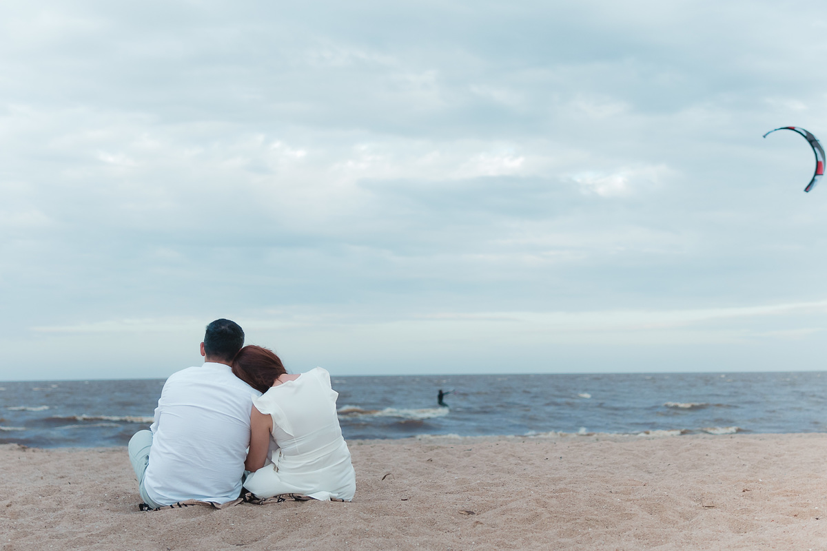 ensaio de casal, dia, noite, luzes, praia do laranjal, pelotas, satolep, fotógrafo de casamento, fotógrafo de ensaios, las acacias, parque una, diurno, noturno, casamento, ensaio externo, sol, chuva, lua, ensaio lâmpadas, lago, grama, casamento no campo