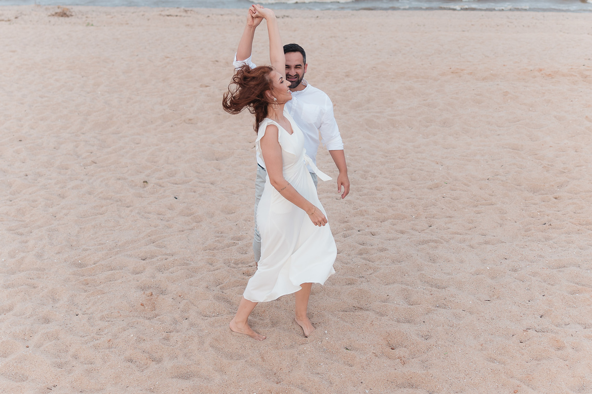 ensaio de casal, dia, noite, luzes, praia do laranjal, pelotas, satolep, fotógrafo de casamento, fotógrafo de ensaios, las acacias, parque una, diurno, noturno, casamento, ensaio externo, sol, chuva, lua, ensaio lâmpadas, lago, grama, casamento no campo