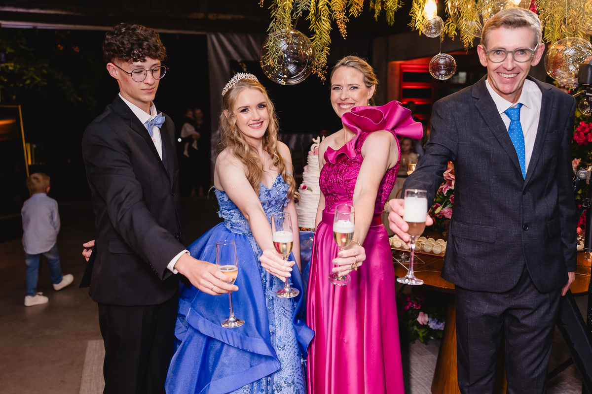 fotografo pelotas, fabiano rosa, festa de 15 anos, xv anos, chácara família fiss, estúdio fotografico, moda, vestido 15 anos, festa 15 , ensaio natureza, modelo , debutante, festa, evento, make, maquiagem, vestido azul 15 pelotas, satolep, book de 15 anos