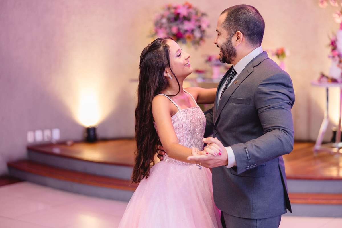 fotografo pelotas, fabiano rosa, festa  15 anos, san sebastian, estúdio fotografico, vestido 15 anos, Vestido rosa, festa 15 , ensaio, blogueira, blog, influencer, modelo , debutante, festa, evento, make, maquiagem festa, 15 anos pelotas, satolep