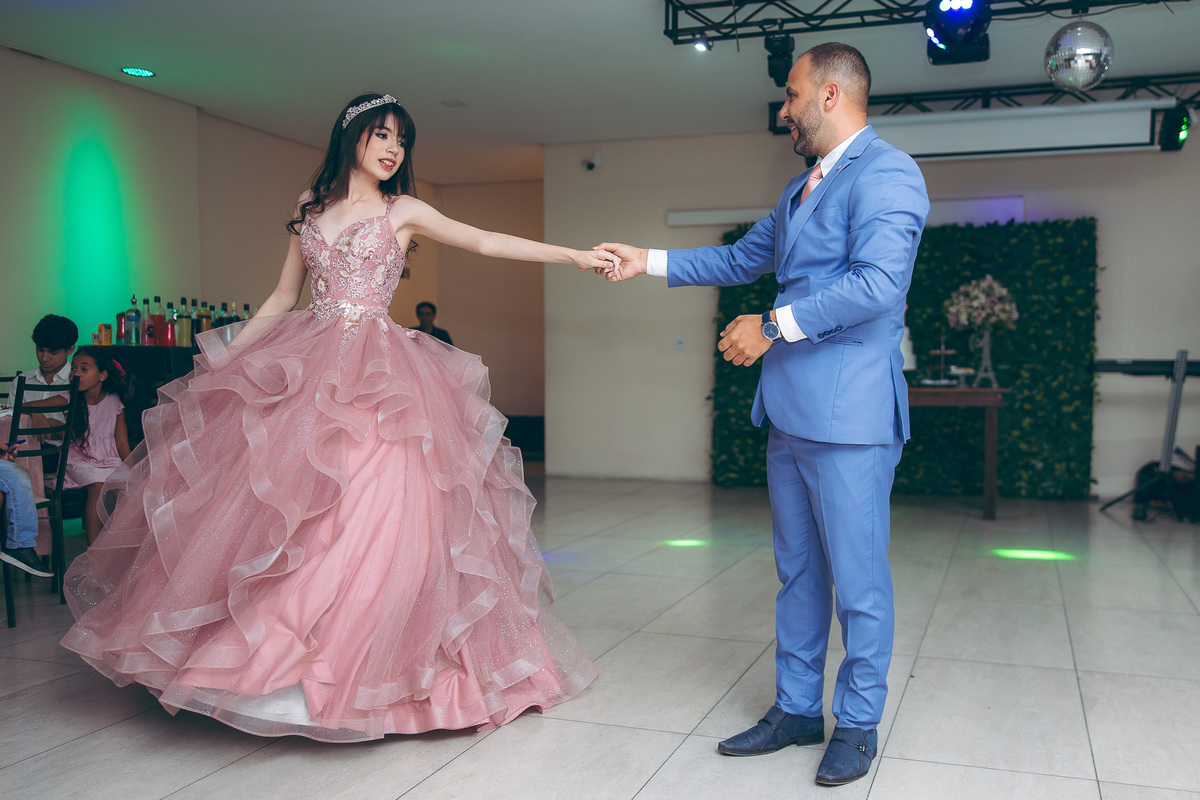 fotografo pelotas, fabiano rosa, ensaio  15 anos, 15 anos, las Palmas, estúdio fotografico, moda, vestido 15 anos, festa 15 , ensaio street, blogueira, influencer, debutante, festa, evento, make, maquiagem, festa, 15 anos pelotas, maquiagem , vestido rosa