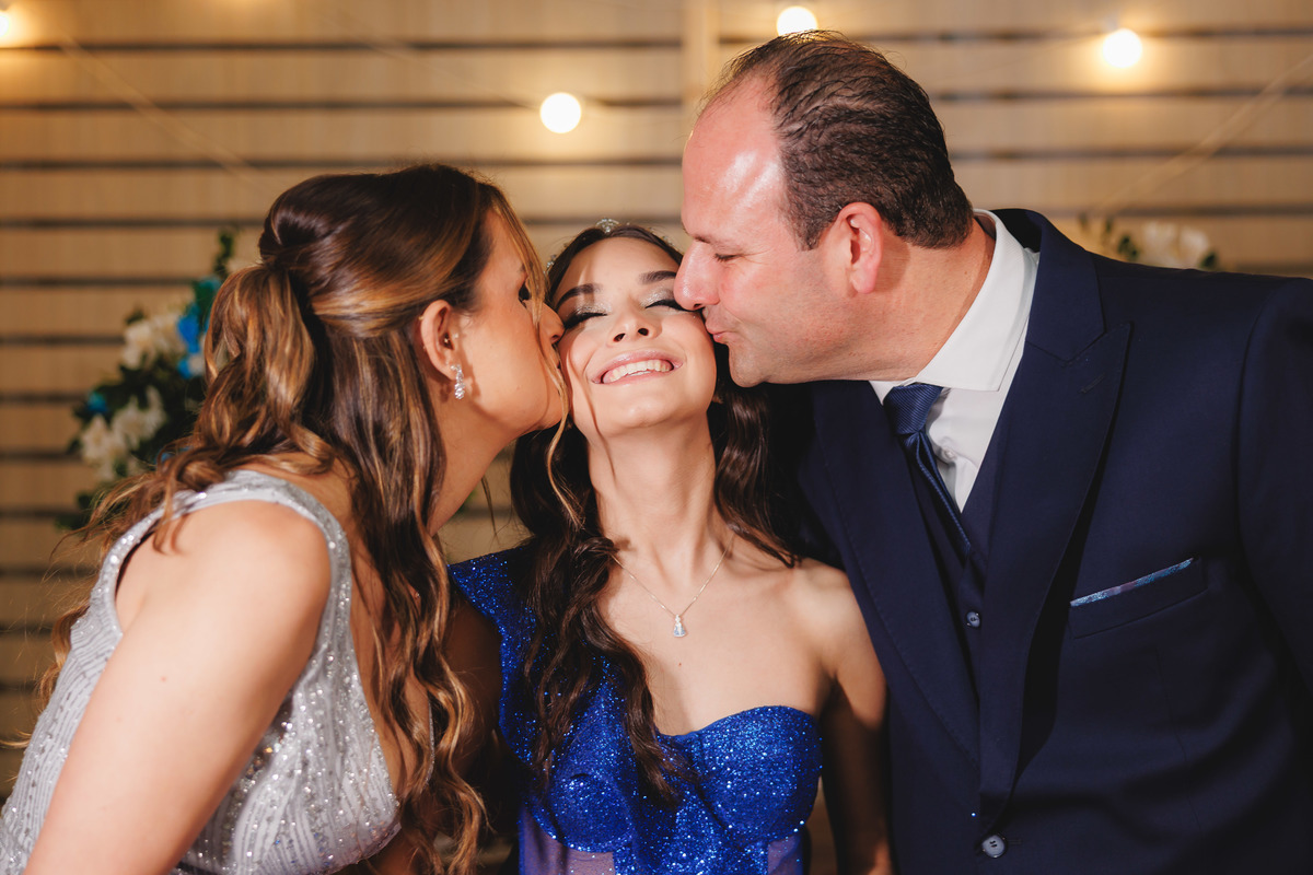 fotografo pelotas, fabiano rosa, ensaio  15 anos, 15 anos, las Palmas, estúdio fotografico, moda, vestido 15 anos, festa 15 , ensaio street, blogueira, influencer, debutante, festa, evento, make, maquiagem, festa, 15 anos pelotas, maquiagem , vestido azul