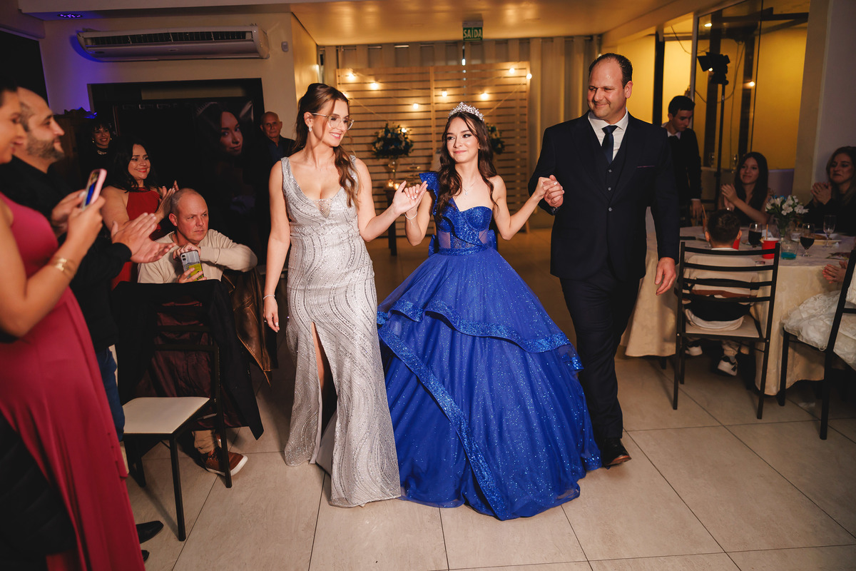 fotografo pelotas, fabiano rosa, ensaio  15 anos, 15 anos, las Palmas, estúdio fotografico, moda, vestido 15 anos, festa 15 , ensaio street, blogueira, influencer, debutante, festa, evento, make, maquiagem, festa, 15 anos pelotas, maquiagem , vestido azul