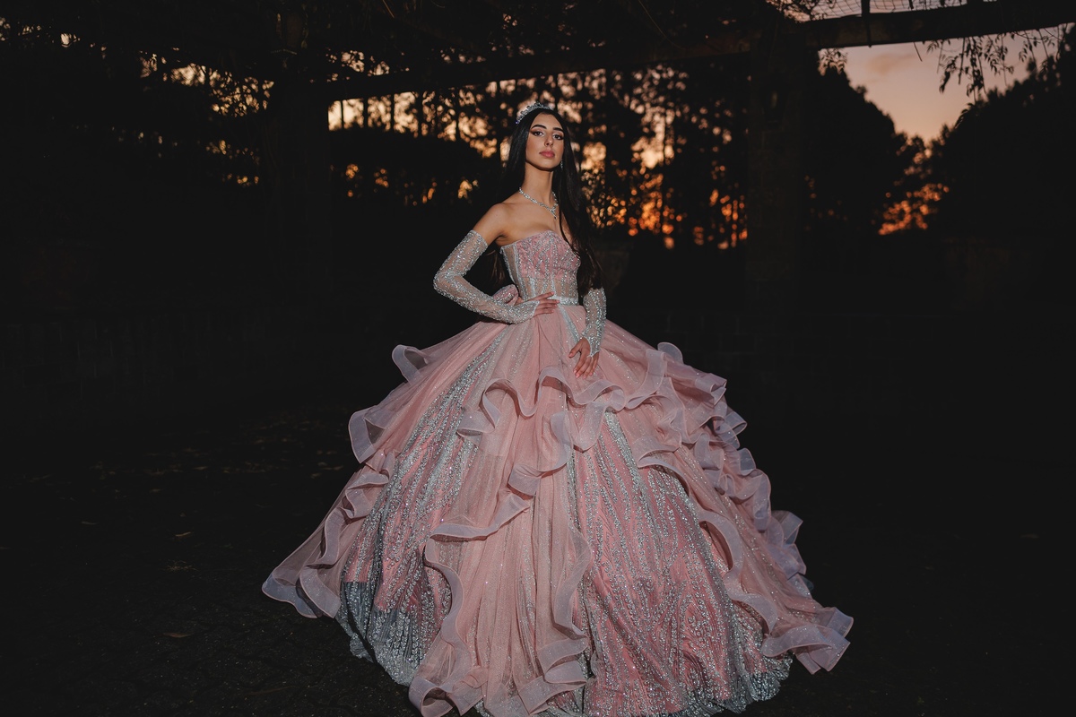 fotografo pelotas, fabiano rosa, ensaio  15 anos,  chácara família fiss, estúdio fotografico, moda, vestido 15 anos, festa 15 , ensaio natureza, modelo , debutante, festa, evento, make, maquiagem festa, 15 anos pelotas, satolep, , vestido rosa, biblioteca