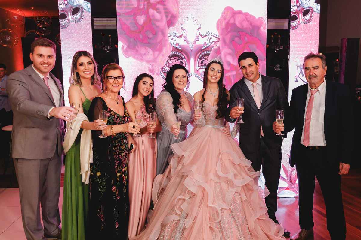 fotografo pelotas, fabiano rosa, festa  15 anos, san sebastian, estúdio fotografico, vestido 15 anos, Vestido rosa, festa 15 , ensaio, blogueira, blog, influencer, modelo , debutante, festa, evento, make, maquiagem festa, 15 anos pelotas, satolep, vestido