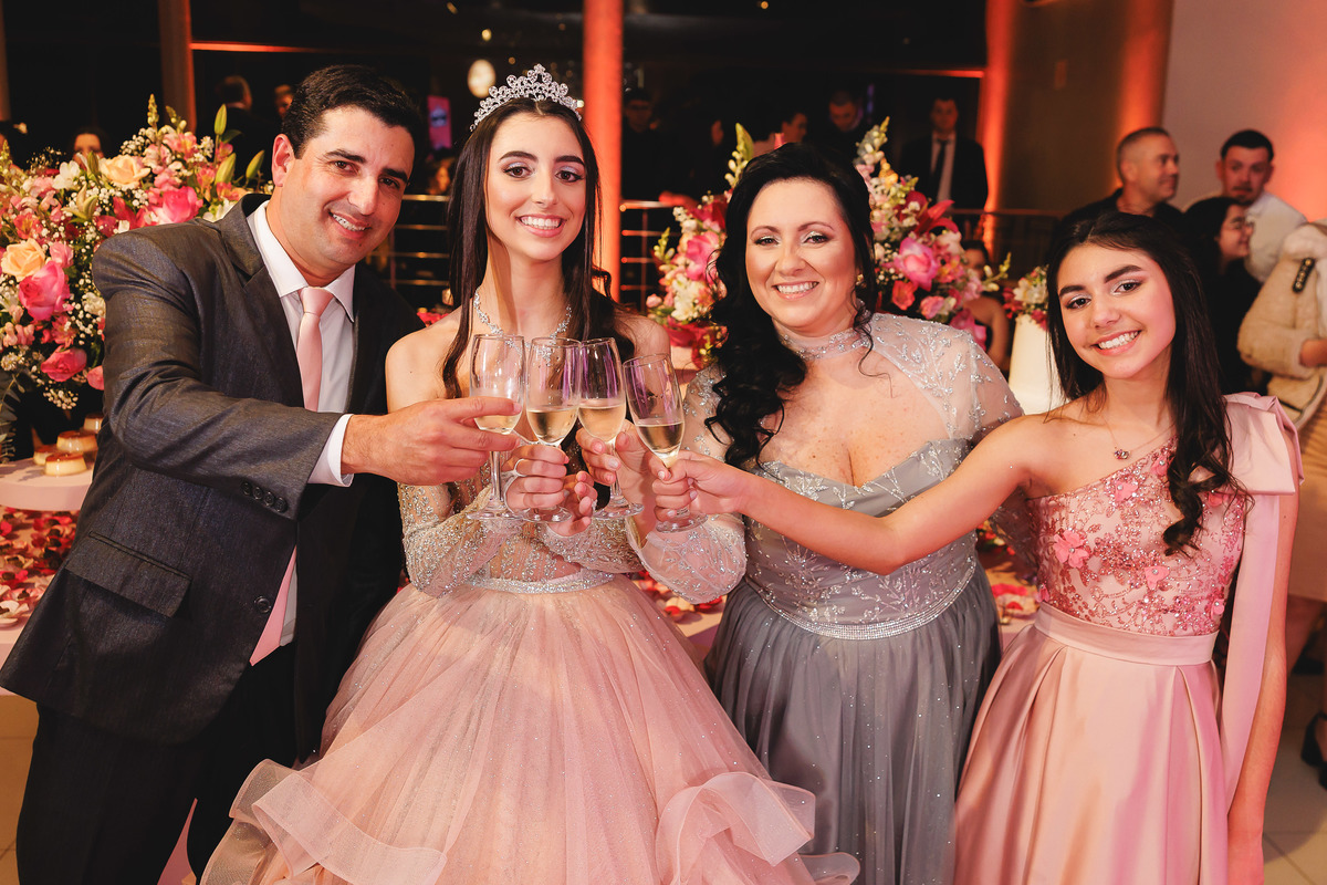 fotografo pelotas, fabiano rosa, festa  15 anos, san sebastian, estúdio fotografico, vestido 15 anos, Vestido rosa, festa 15 , ensaio, blogueira, blog, influencer, modelo , debutante, festa, evento, make, maquiagem festa, 15 anos pelotas, satolep, vestido