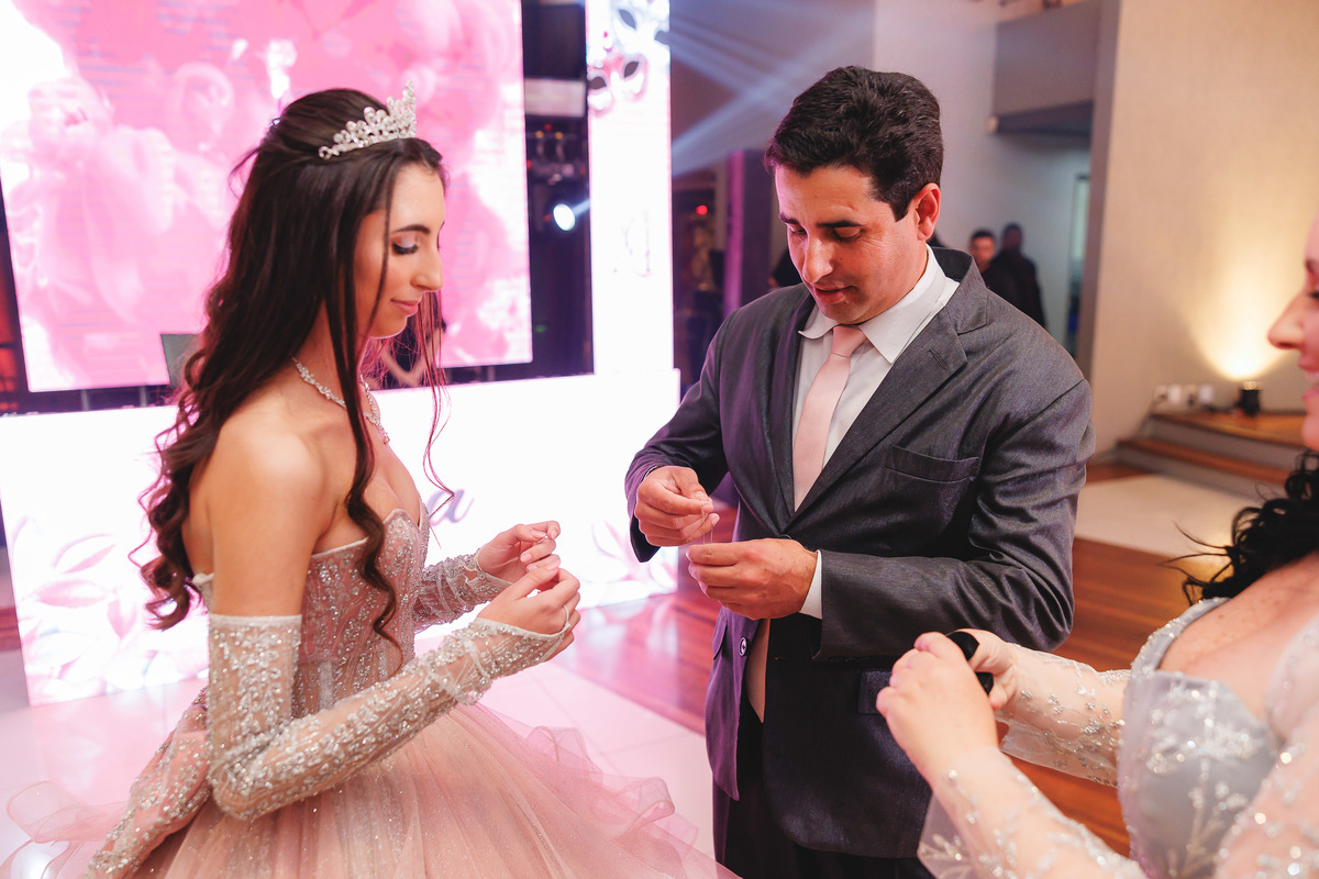 fotografo pelotas, fabiano rosa, festa  15 anos, san sebastian, estúdio fotografico, vestido 15 anos, Vestido rosa, festa 15 , ensaio, blogueira, blog, influencer, modelo , debutante, festa, evento, make, maquiagem festa, 15 anos pelotas, satolep, vestido