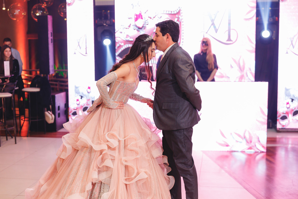 fotografo pelotas, fabiano rosa, festa  15 anos, san sebastian, estúdio fotografico, vestido 15 anos, Vestido rosa, festa 15 , ensaio, blogueira, blog, influencer, modelo , debutante, festa, evento, make, maquiagem festa, 15 anos pelotas, satolep, vestido