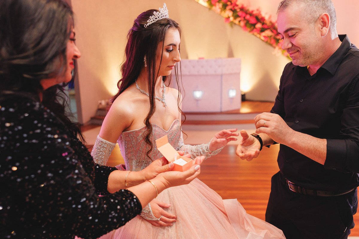 fotografo pelotas, fabiano rosa, festa  15 anos, san sebastian, estúdio fotografico, vestido 15 anos, Vestido rosa, festa 15 , ensaio, blogueira, blog, influencer, modelo , debutante, festa, evento, make, maquiagem festa, 15 anos pelotas, satolep, vestido