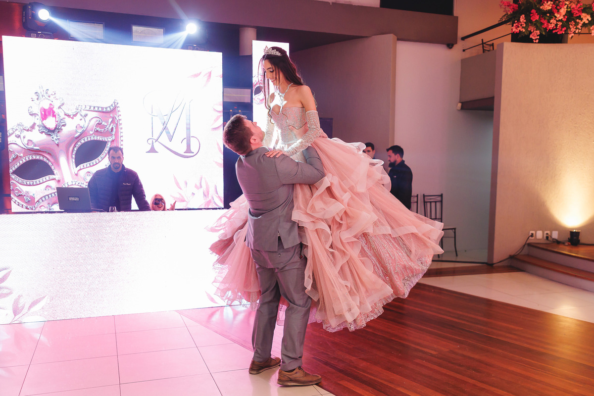 fotografo pelotas, fabiano rosa, festa  15 anos, san sebastian, estúdio fotografico, vestido 15 anos, Vestido rosa, festa 15 , ensaio, blogueira, blog, influencer, modelo , debutante, festa, evento, make, maquiagem festa, 15 anos pelotas, satolep, vestido