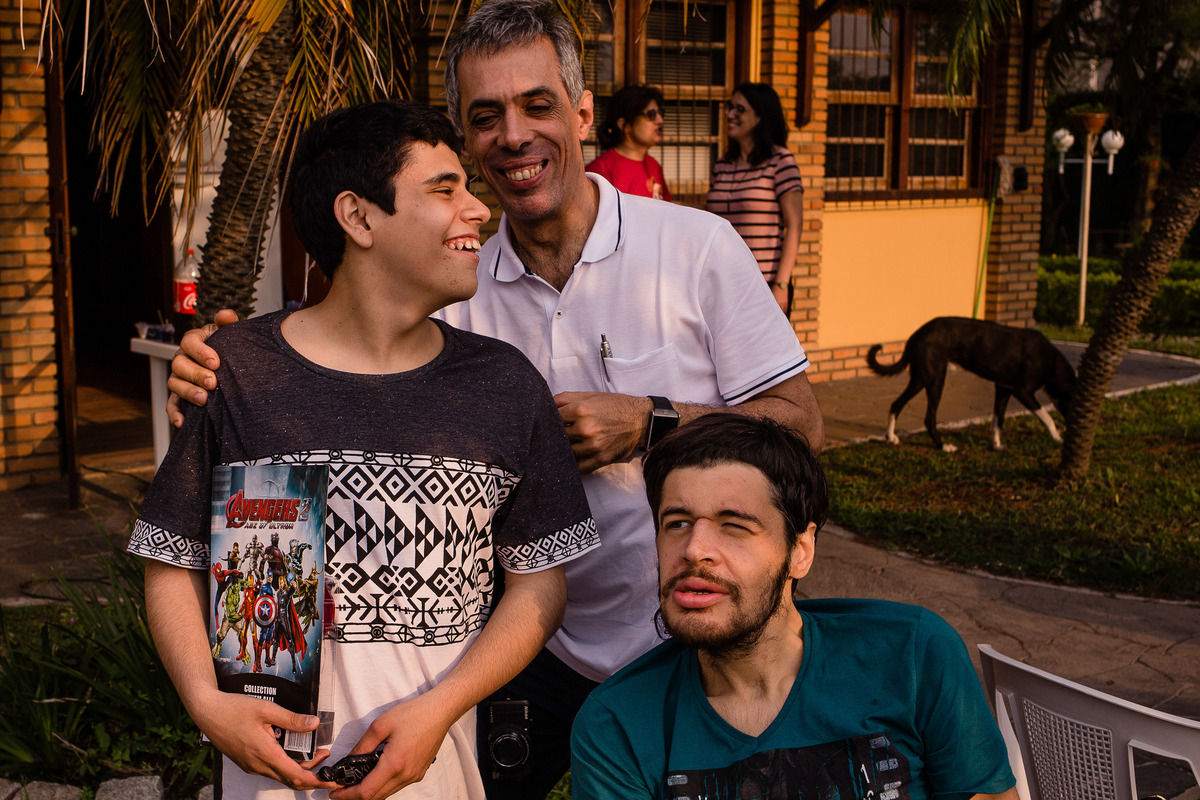 aniversário, 18 anos, 20anos, 30 anos, pelotas, rs, centro espírita, centro, autismo, autista, especial, lindo, menino, menina, fotografo de família, foto de família, família, fotografia