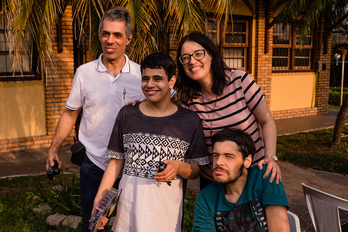 aniversário, 18 anos, 20anos, 30 anos, pelotas, rs, centro espírita, centro, autismo, autista, especial, lindo, menino, menina, fotografo de família, foto de família, família, fotografia