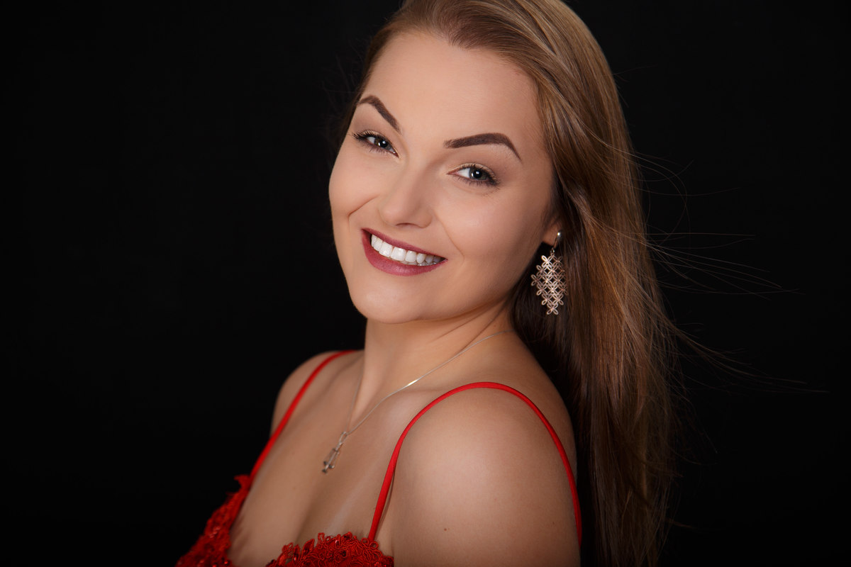 formatura, faculdade, direito, ufpel, ucpel, católica, pelotas, satolep, la sale, anhanguera, unopar, ensaio feminino, ensaio estúdio, estúdio fotográfico, fotos estúdio, ensaio formatura, vestido vermelho, vestido festa, universidade federal, 