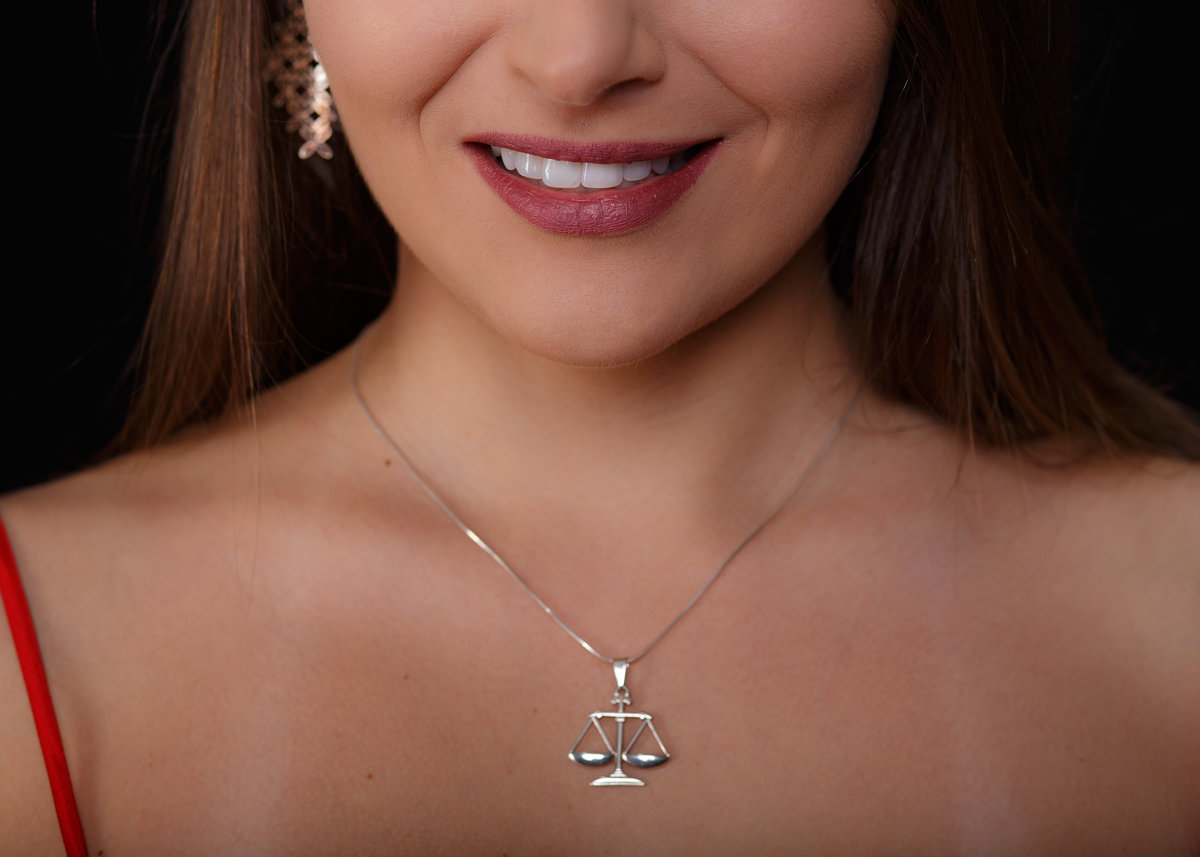 formatura, faculdade, direito, ufpel, ucpel, católica, pelotas, satolep, la sale, anhanguera, unopar, ensaio feminino, ensaio estúdio, estúdio fotográfico, fotos estúdio, ensaio formatura, vestido vermelho, vestido festa, universidade federal, 