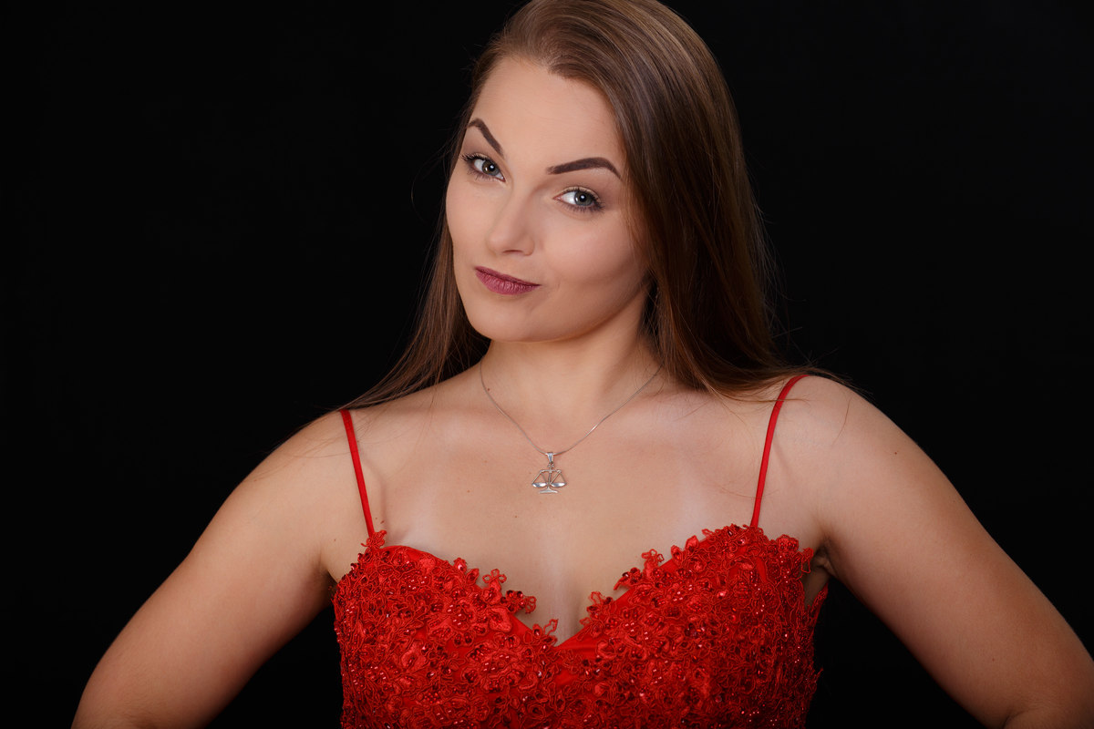 formatura, faculdade, direito, ufpel, ucpel, católica, pelotas, satolep, la sale, anhanguera, unopar, ensaio feminino, ensaio estúdio, estúdio fotográfico, fotos estúdio, ensaio formatura, vestido vermelho, vestido festa, universidade federal, 