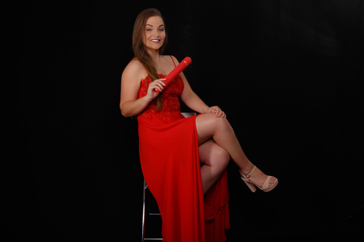 formatura, faculdade, direito, ufpel, ucpel, católica, pelotas, satolep, la sale, anhanguera, unopar, ensaio feminino, ensaio estúdio, estúdio fotográfico, fotos estúdio, ensaio formatura, vestido vermelho, vestido festa, universidade federal, 