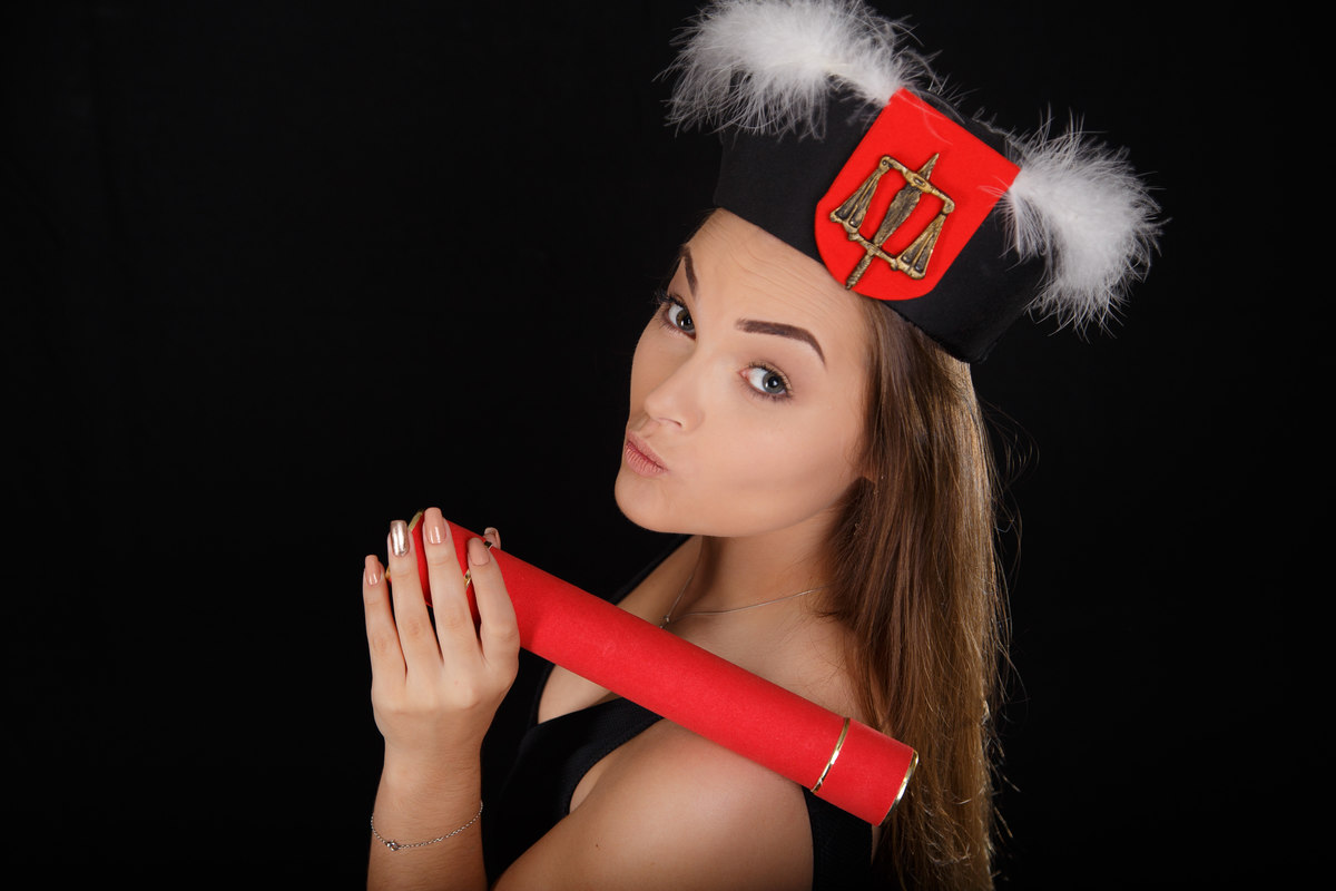 formatura, faculdade, direito, ufpel, ucpel, católica, pelotas, satolep, la sale, anhanguera, unopar, ensaio feminino, ensaio estúdio, estúdio fotográfico, fotos estúdio, ensaio formatura, vestido vermelho, vestido festa, universidade federal, 